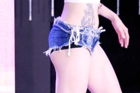 小㊙戳进㊙里面动漫网站